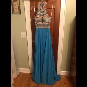 Gorgeous Ellie Wilde formal gown